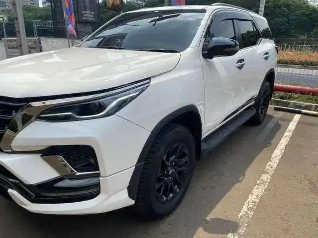 TERMURAH Toyota Fortuner 2.8 4x2 GR Sport DSL Solar-AT 2024 KJS B