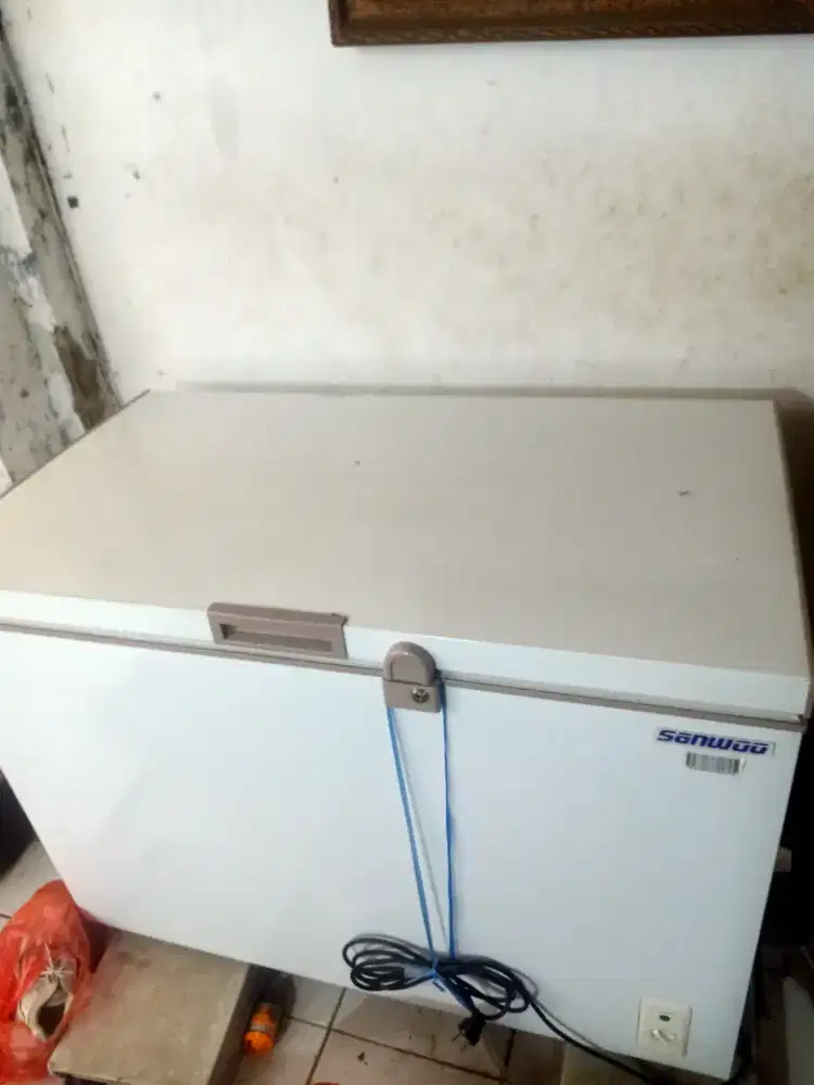 Freezer Box 320 liter merk Sanwoo