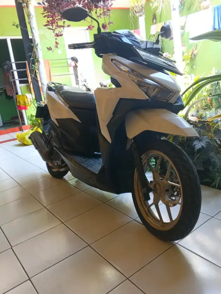 Di jual motor vario 125 tahun 2017