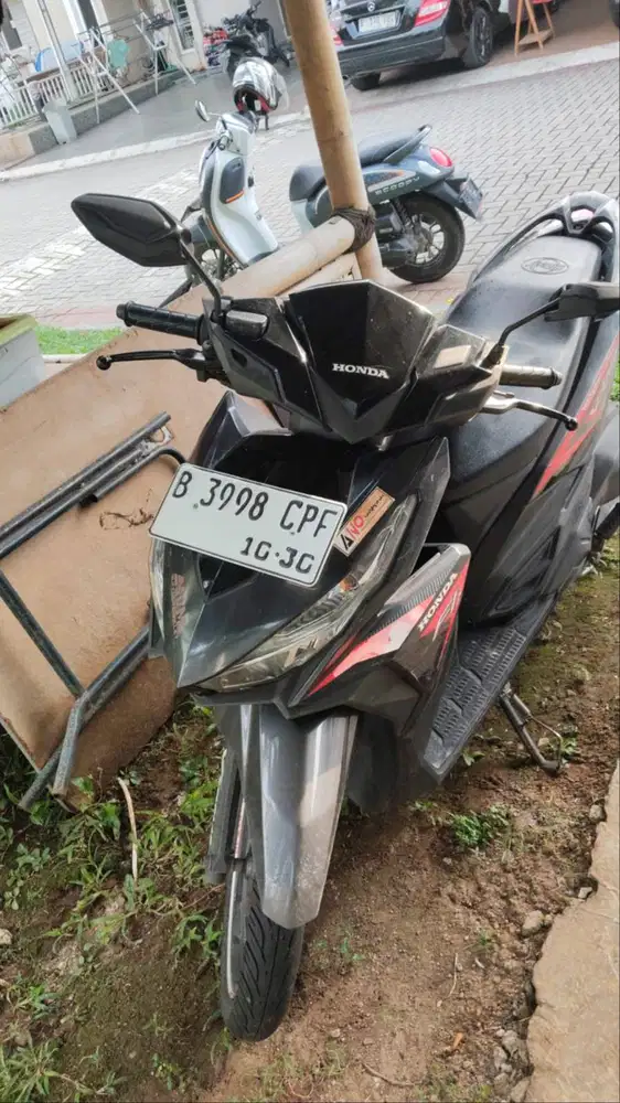 Vario keluaran 2015 kondisi masih lumayan bagus