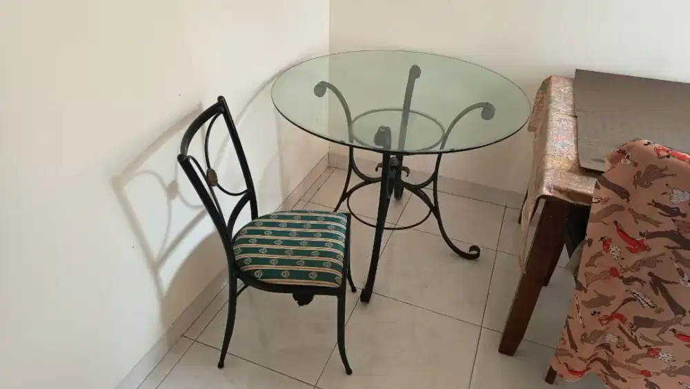Meja Makan + 4 Kursi