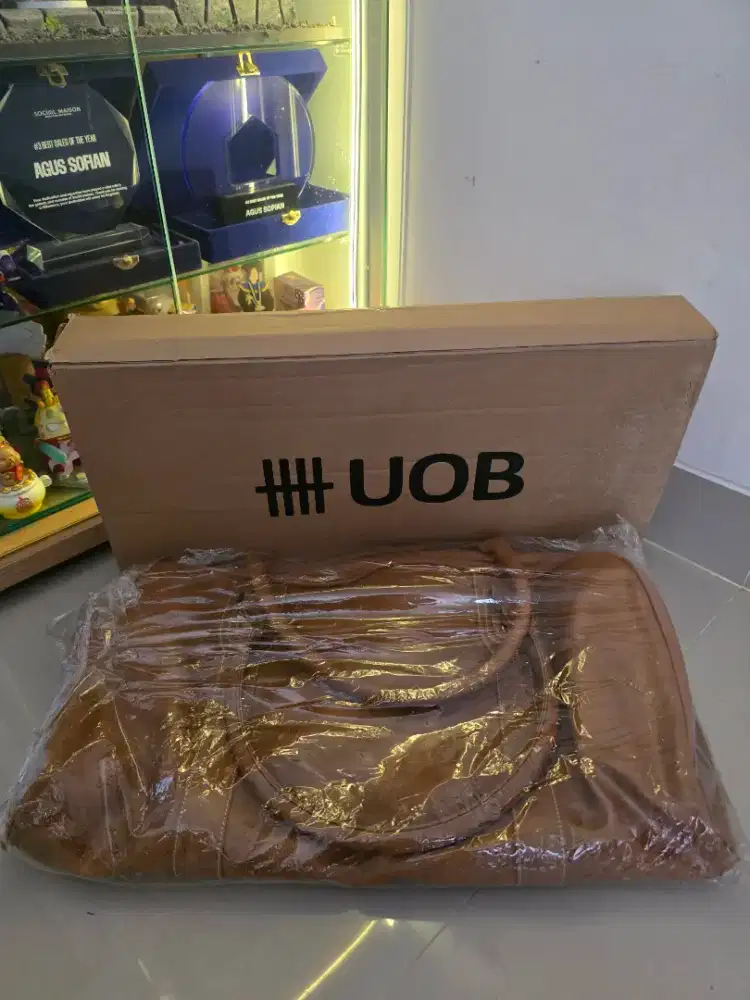 PRELOVED TAS KULIT ASLI dari bank UOB BELUM PERNAH PAKAI
