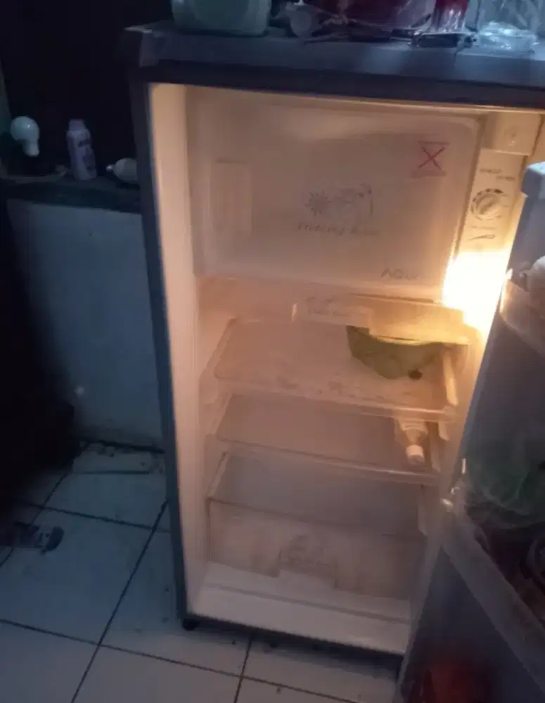 Kulkas jual murah 850ribu AQUA