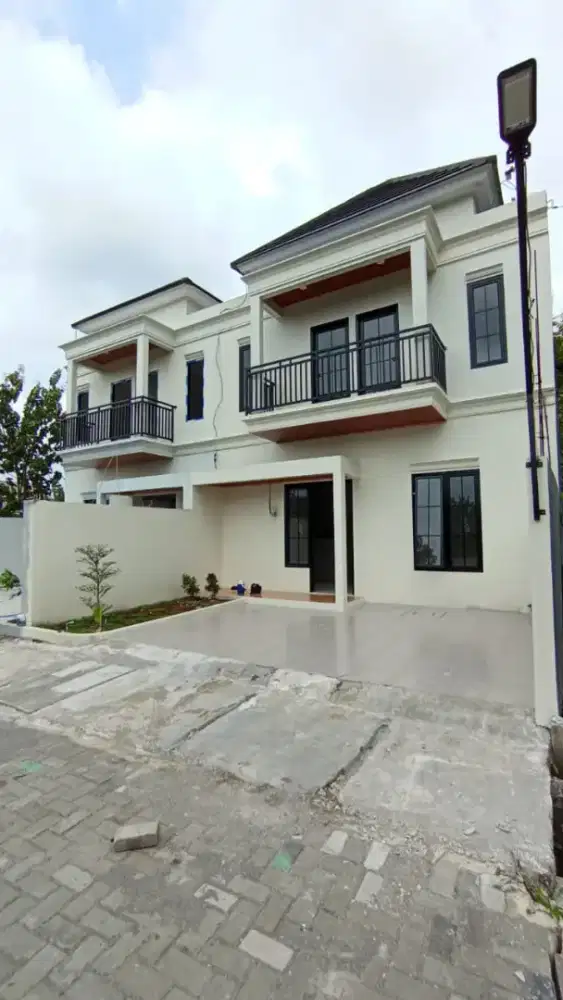 Rumah Mewah 2 Lantai dekat Tlogosari SMP Kesatrian Soekarno Hatta