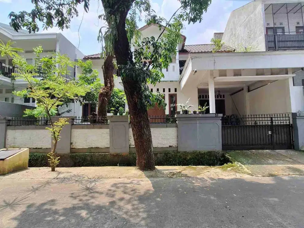 RUMAH RINDANG & ASRI DI KEBAYORAN LAMA