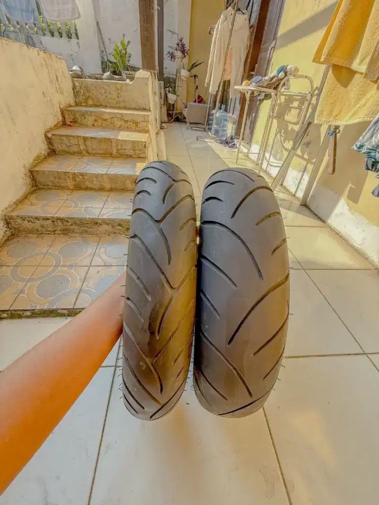 Sepasang Ban Xmax merk Dunlop ukuran 120/70 Ring 15 & 140/70 Ring 14