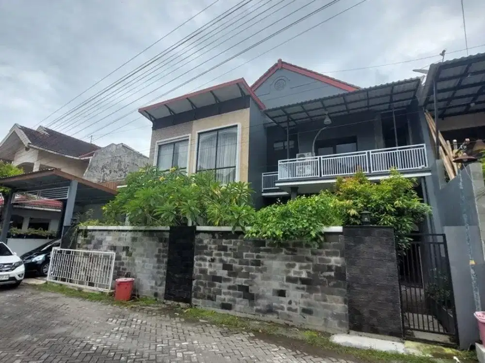 Rumah Mewah 2 Lantai dalam Perumahan Dekat JogjaCity Mall