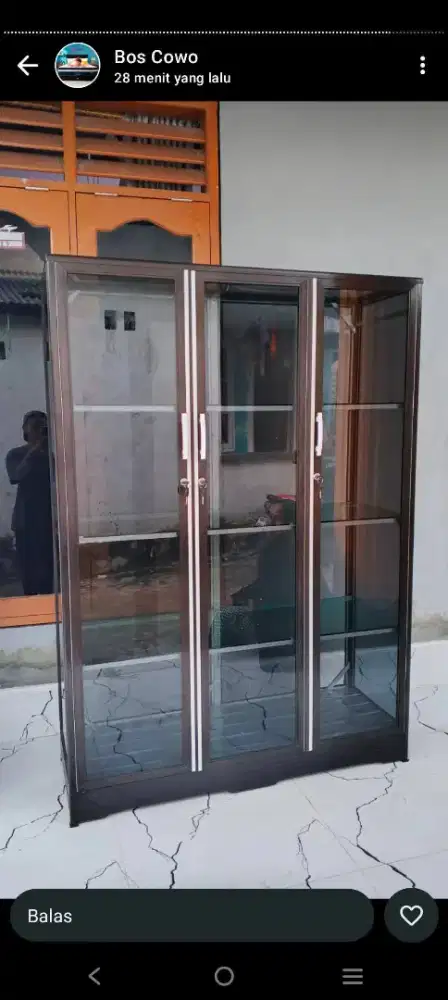Lemari buffet/pajangan 3P coklat full kaca