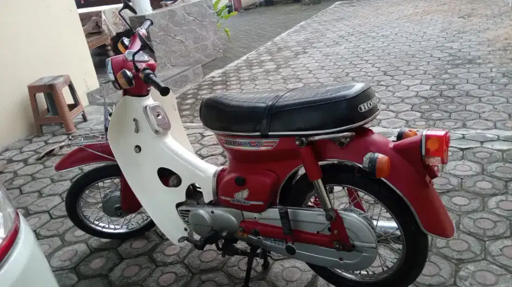 Honda C70 tahun 1979