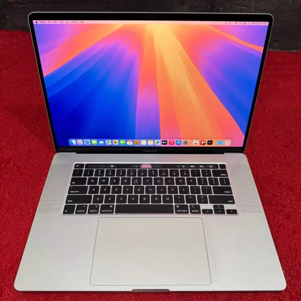 Macbook pro 2019 16 inch ram 16gb ssd 512gb core i7 dual vga bisa cod