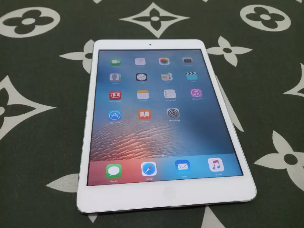 IPad Mini 1 Silver 16G Wifi Only Fullset ada minus dikit