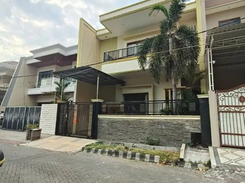 RUMAH DHARMAHUSADA ,DEKAT UNAIR ,GM - Hadap Utara Row jalan 2 mbl