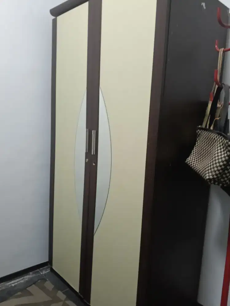 Lemari pakaian 2 pintu