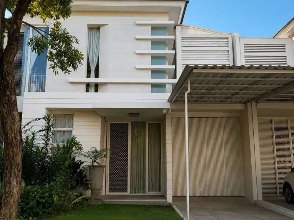 Rumah di Malibu Beach Pakuwon City SIAP HUNI, FURNISHED, ROW 3 MOBIL