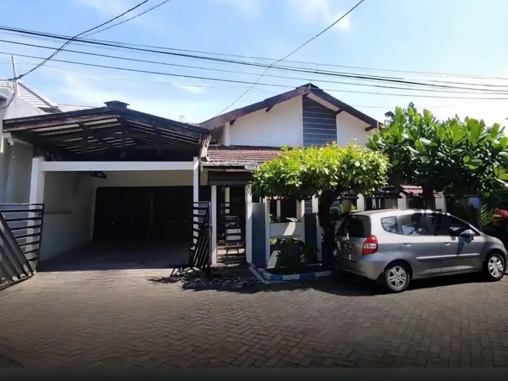 Manyar Jaya , Hadap Timur