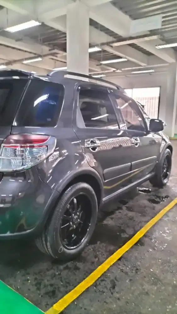 Dijual mobil suzuki x-over