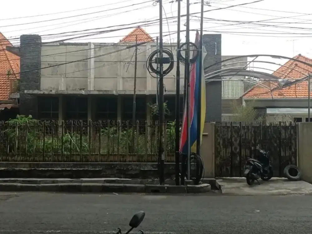 Jln Sulawesi  Rumah Hitung Tanah Cocok untuk Usaha