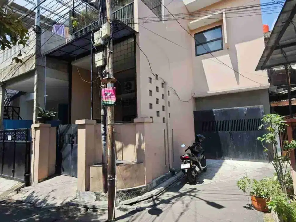 Dijual Rumah 3 Lantai Siap Huni