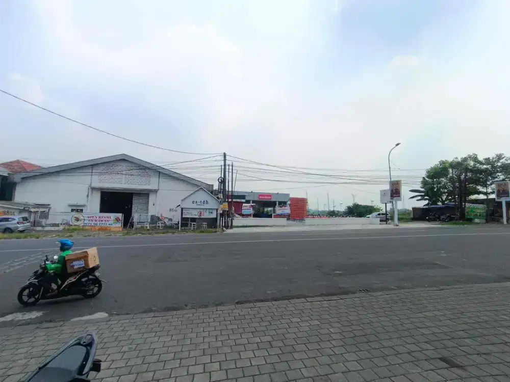 DIJUAL TANAH + GUDANG  DEPAN CITRALAND DRIYOREJO 4jt/meter