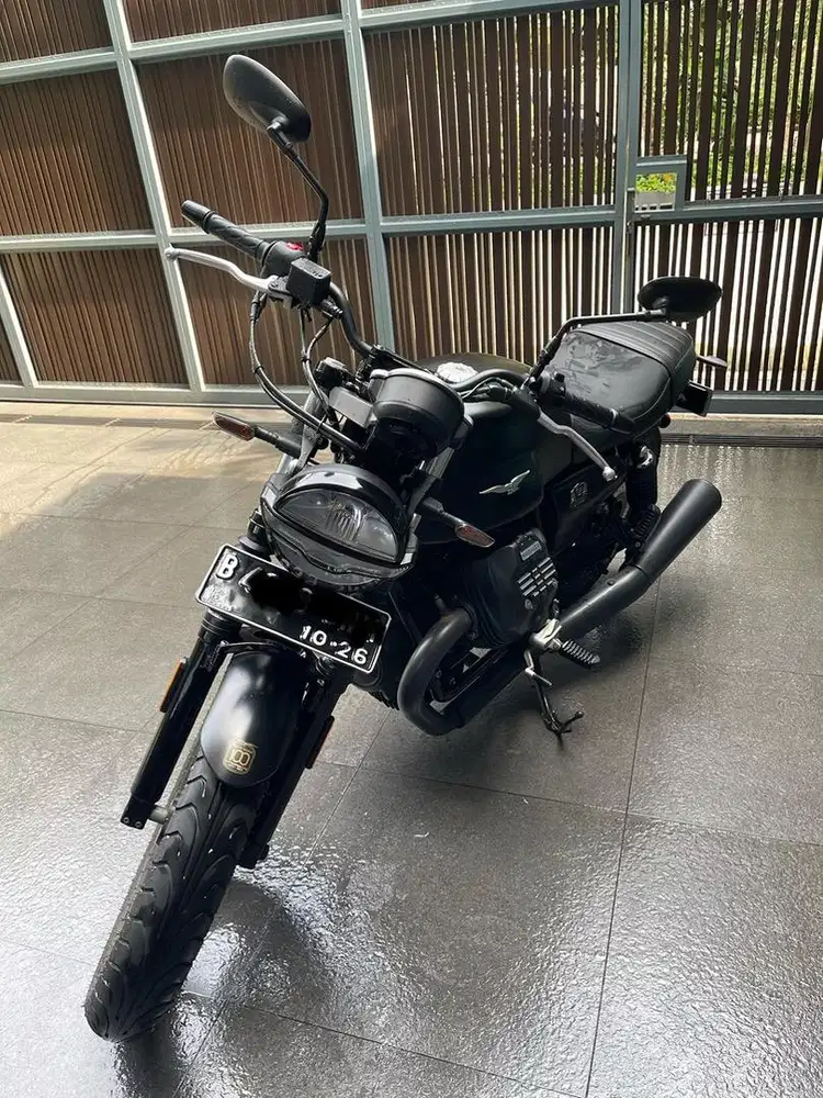 Moto Guzzi V7 Stone 2021