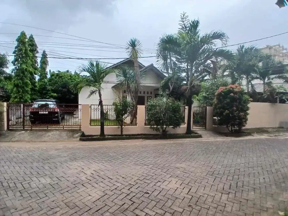 Dijual Rumah Tanah Luas, Dekat Pintu Tol JORR, Bebas Banjir