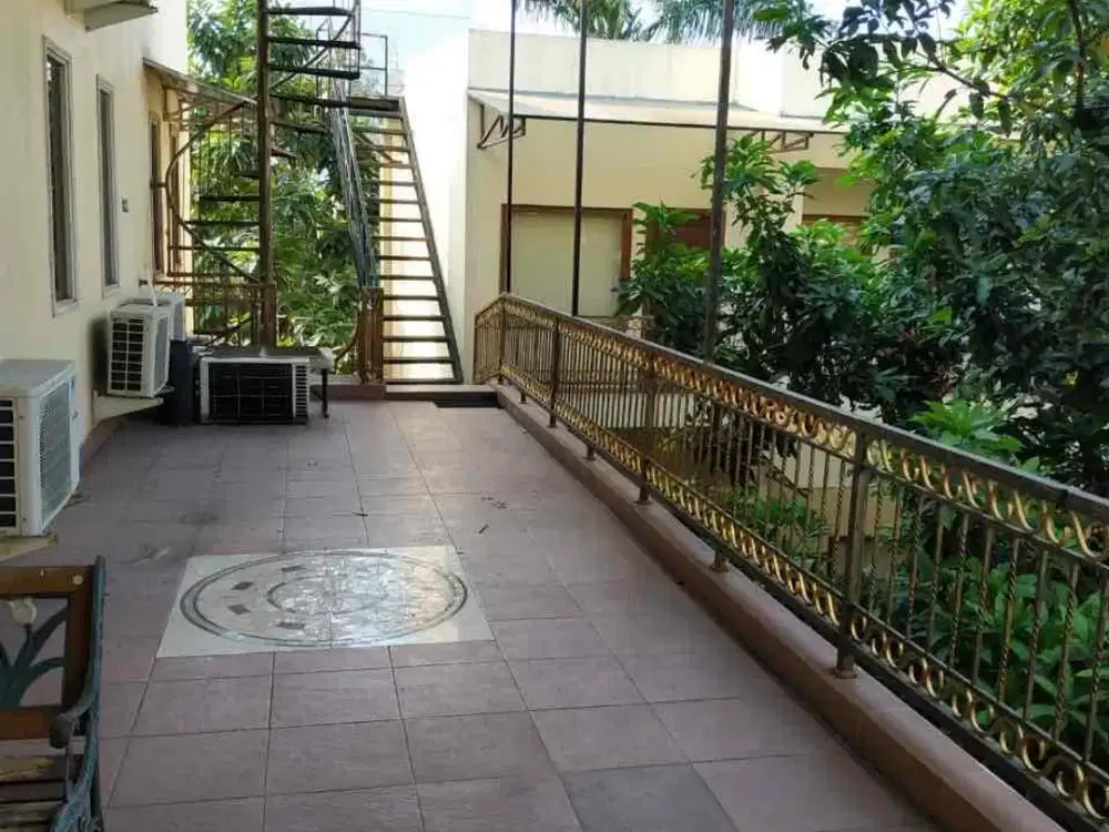 DIJUAL GEDUNG KOMERSIAL STRATEGIS DI JL. RAYA RM HARSONO