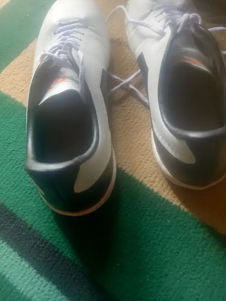 Sepatu futsal specs