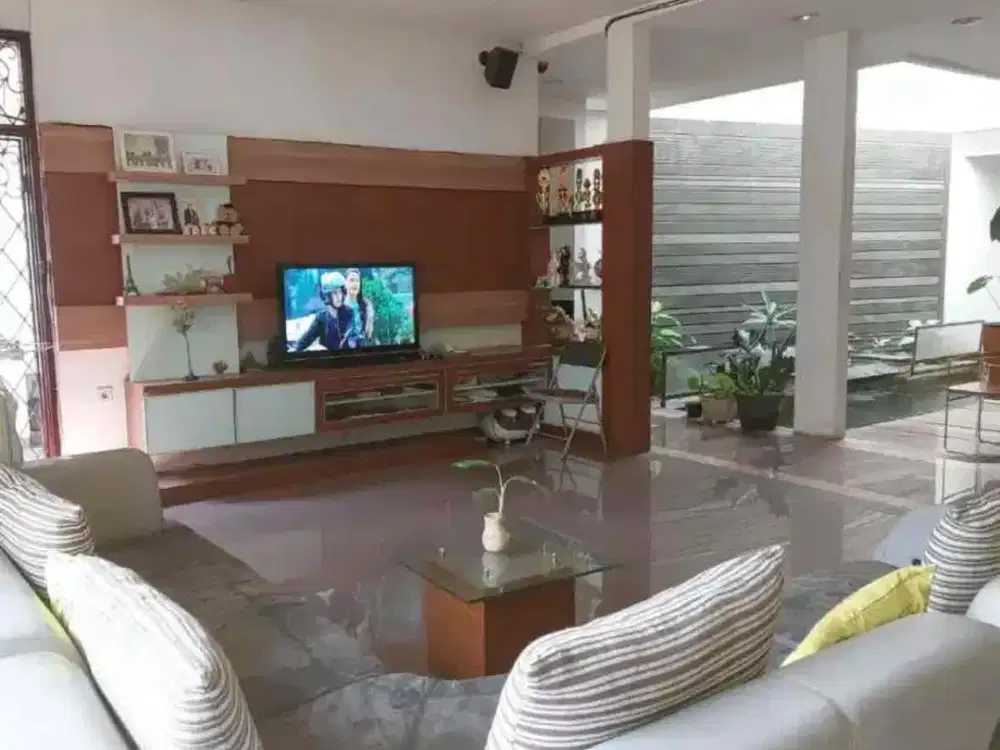 RUMAH MEWAH HOEK DI MEKAR WANGI BANDUNG – SIAP HUNI