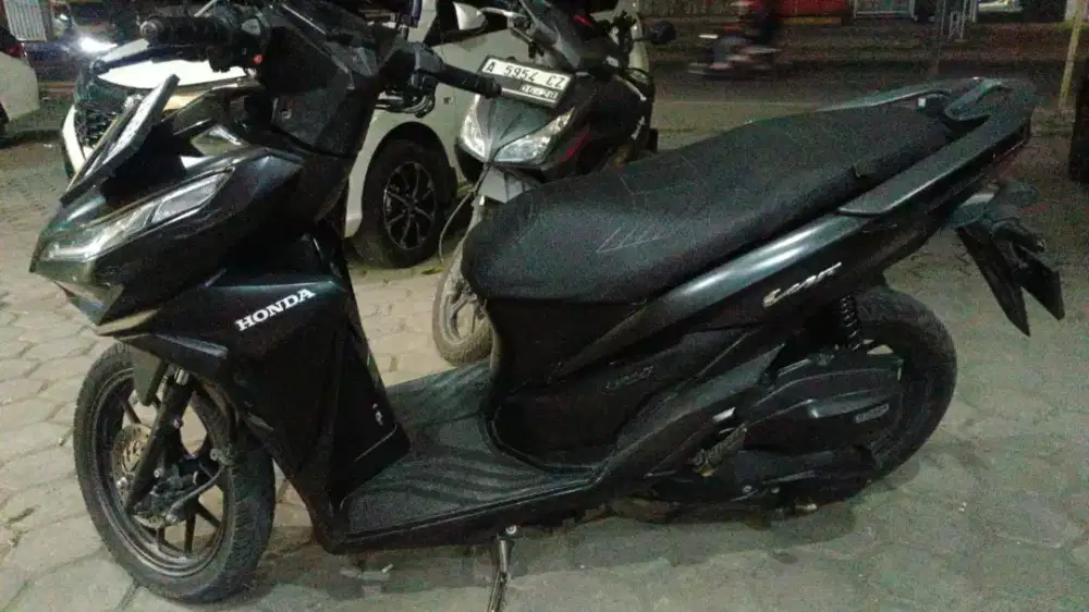 Jual Motor vario 125 tahun 2022 warna hitam