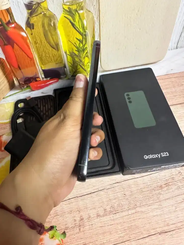Jual hp Samsung s23 8/256 likenew istimewa free adaptor n case