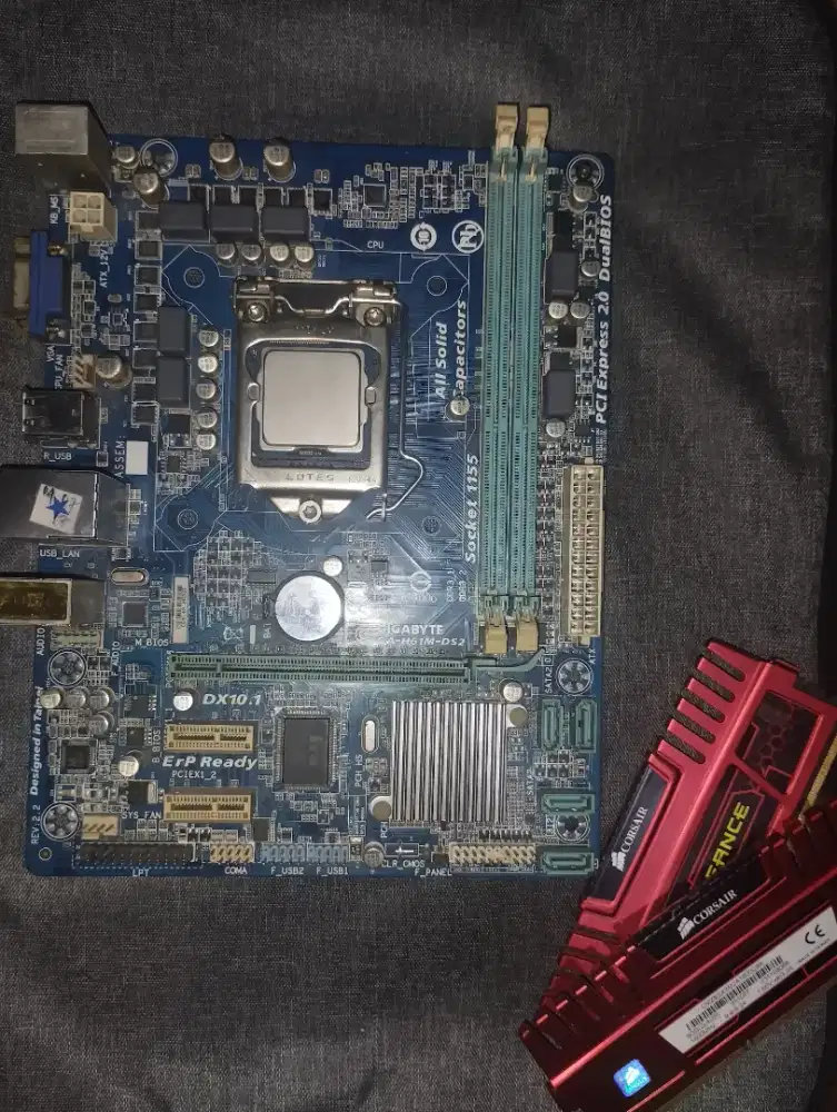 Paketan Motherboard GA-H61M-DS2