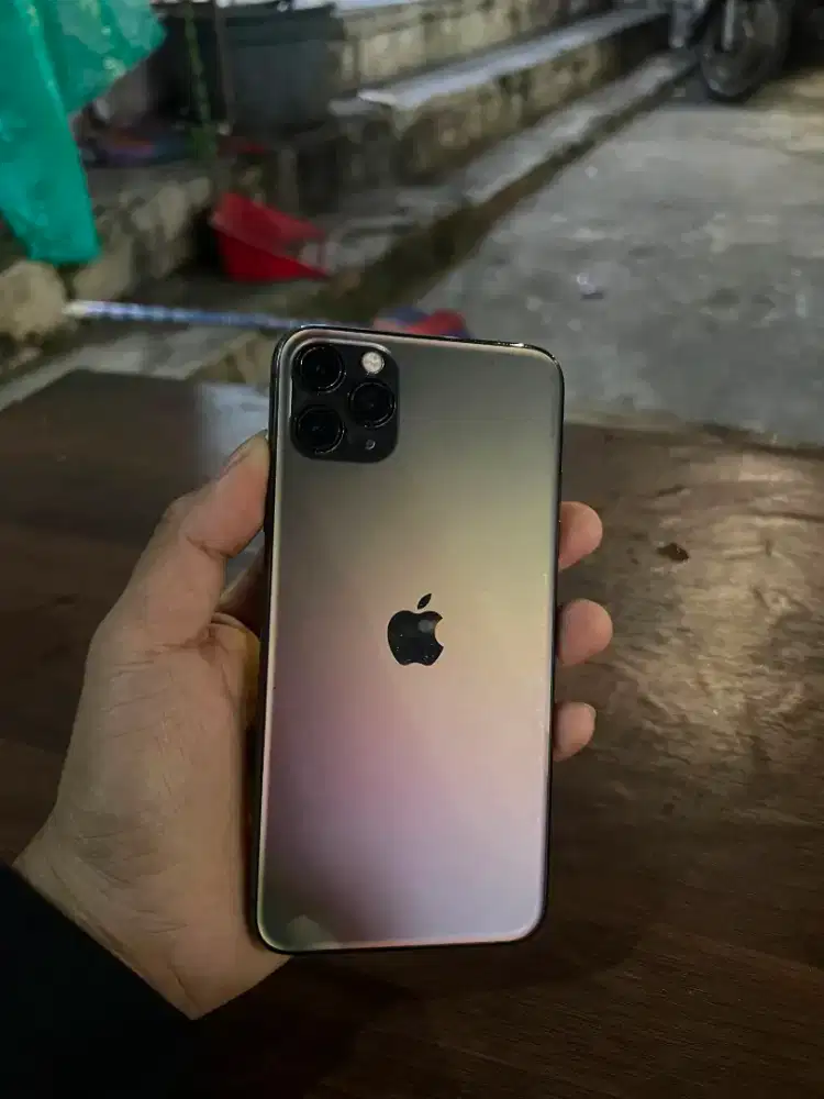 iPhone
11 pro max 64gb inter