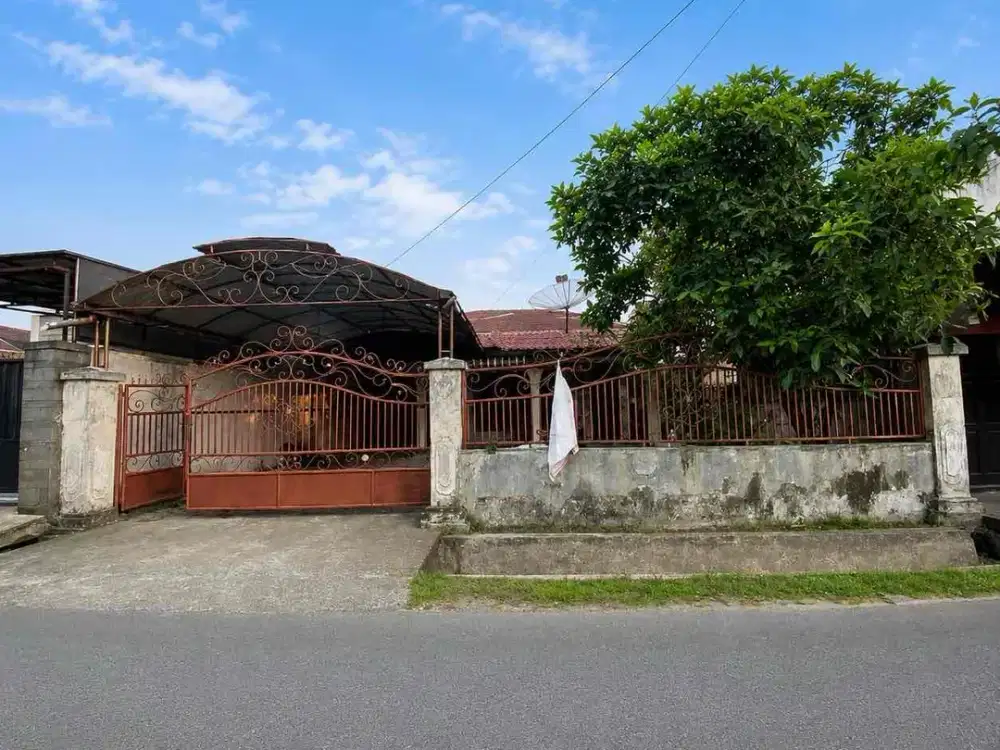 DIJUAL – Rumah Mewah 2 Lantai Lahan Luas & Strategis di Medan Sunggal