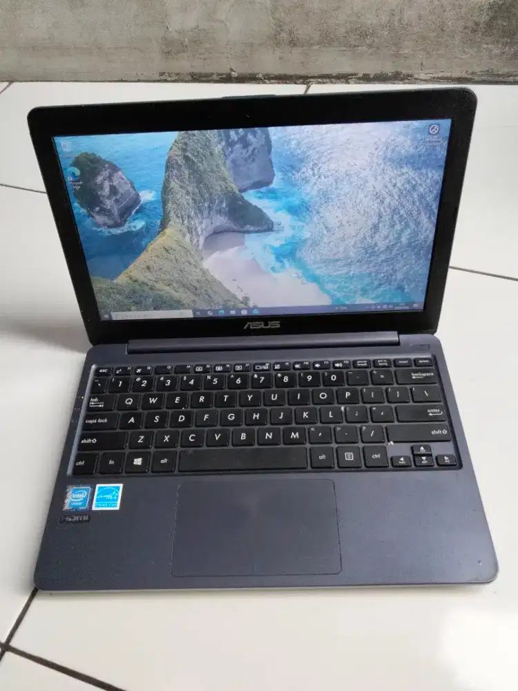 Asus  E203 NAH ram 4GB