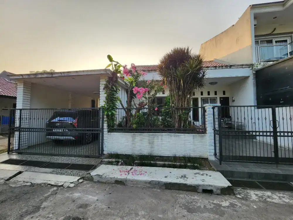 JUAL CEPAT! Rumah Hook Harga di Bawah Pasaran Lok. Palem Semi
