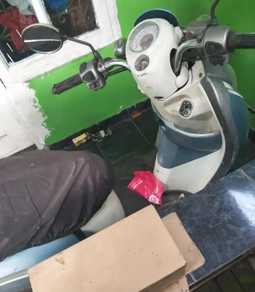 Dijual Honda Scoopy karbu warna biru tahun 2011