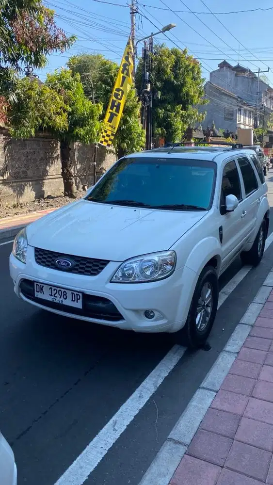 Mobil Ford Escape