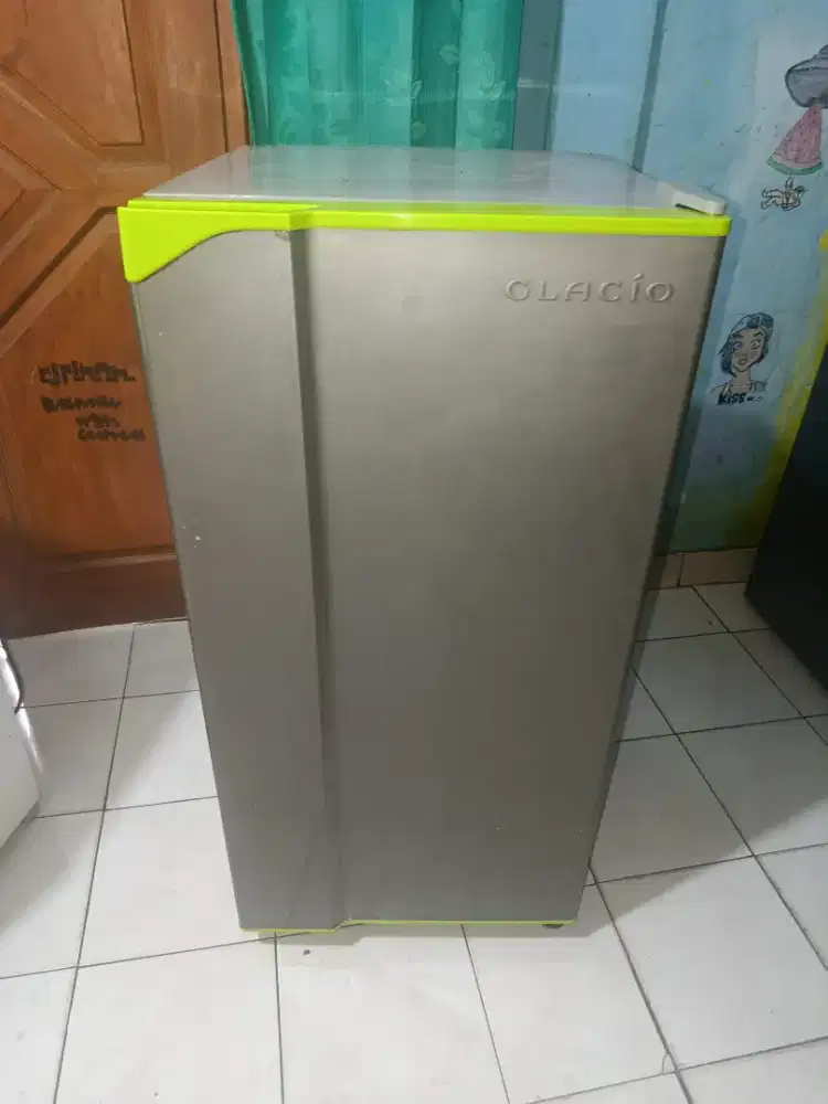 Kulkas 1 pintu merek Toshiba Glacio