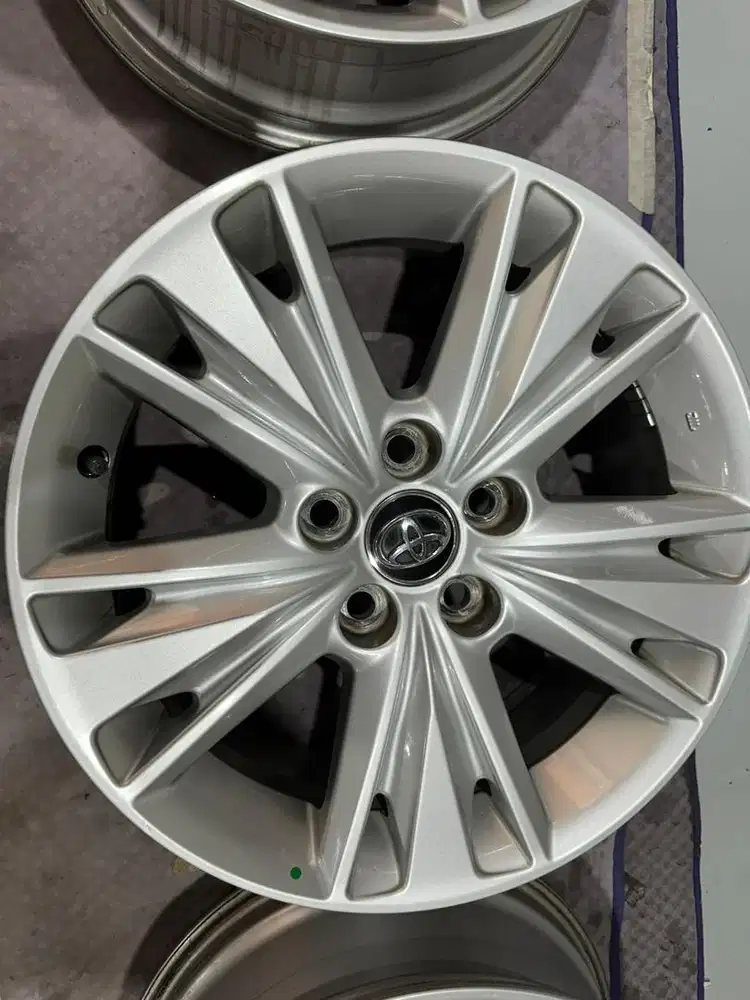 Velg Original Toyota Innova Q Diesel mulus original paint