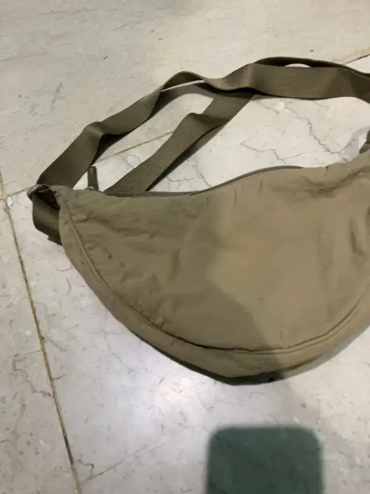 Tas Bahu Mini Bulan Uniqlo