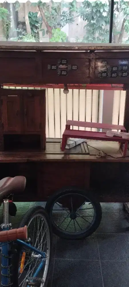 gerobak sate kondisi bagus dan mulus