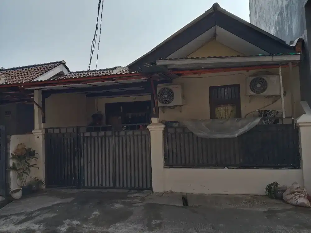 Di jual rumah komplek taman royal 3