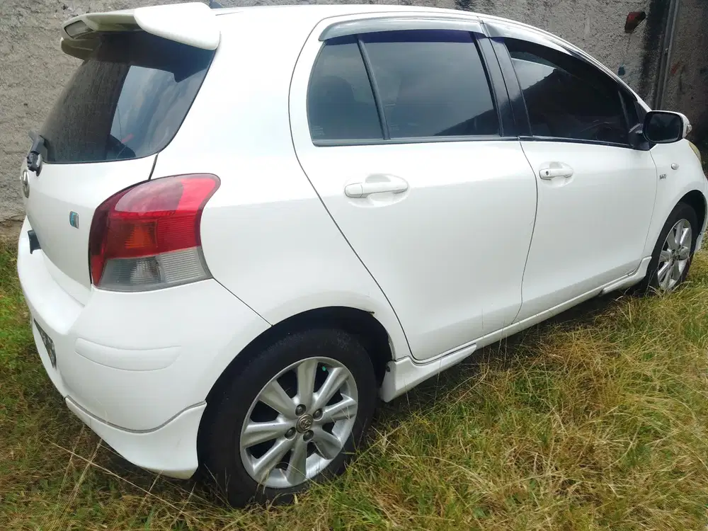 JUAL CEPAT LAGI BU...YARIS E A/T 2011