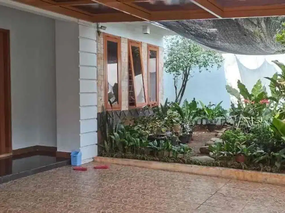 DIJUAL – Rumah Mewah 2 Lantai Asri & Tenang Khas Jakarta Selatan