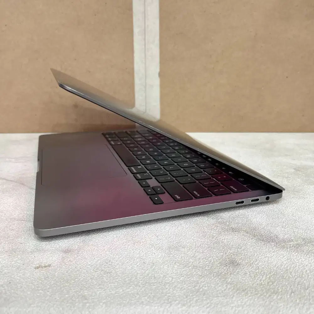MacBook Pro 13 inch Touchbar 2020 i7 RAM 16/1TB
