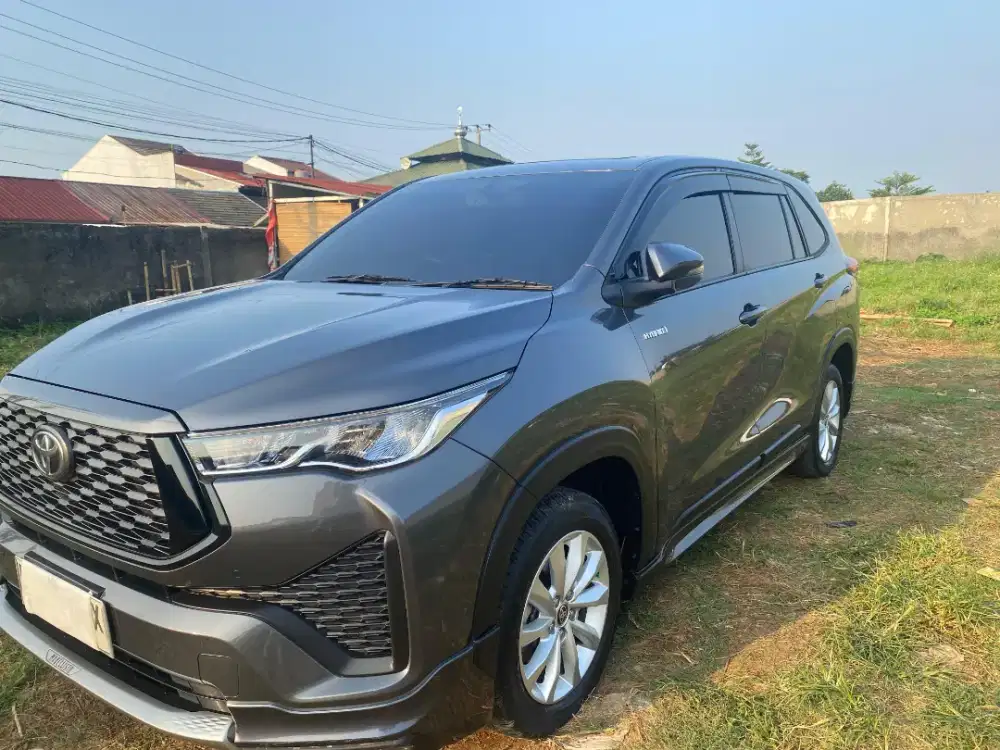 Innova Zenix V Hybrid Modelista