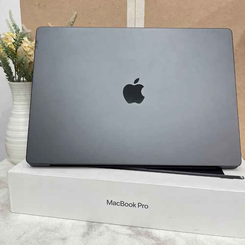 MacBook Pro 16 inch, M3 Pro 2023 RAM 36/512GB second Fullset