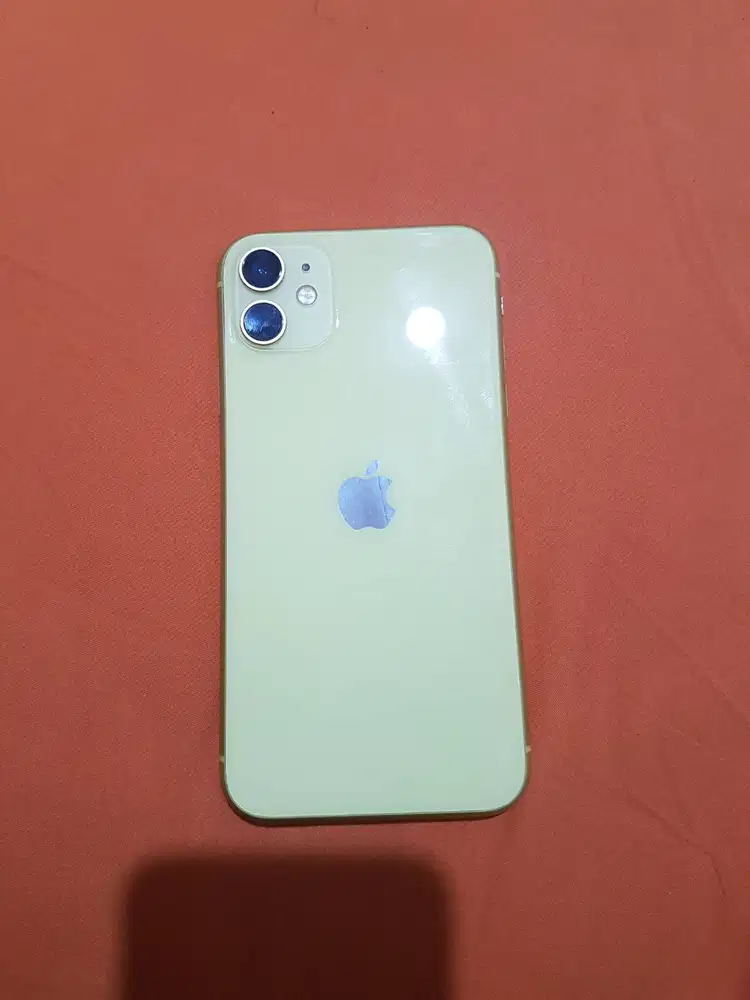 Di jual cpt IPHONE 11 gold 128gb MULUS