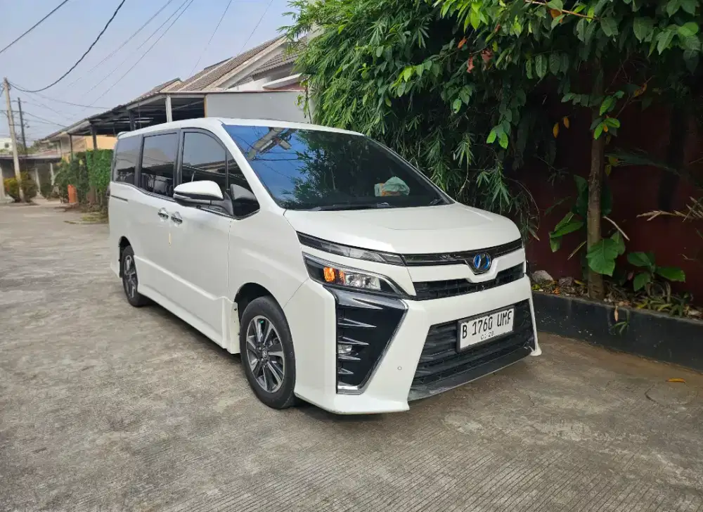 (Low KM) Toyota Voxy 2018