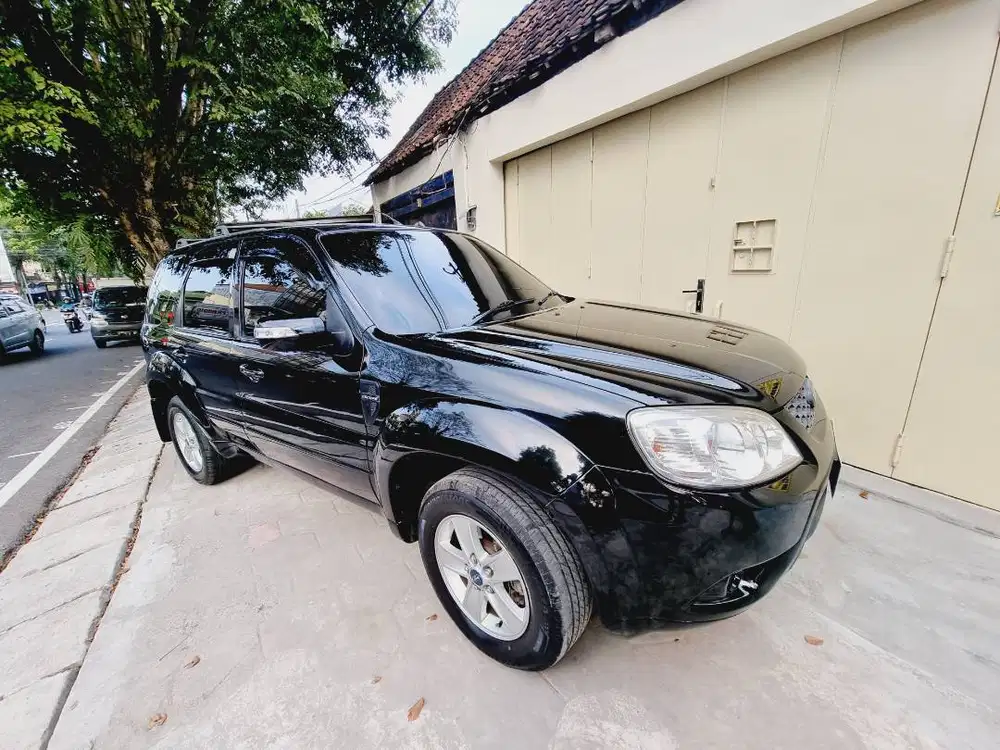 DIJUAL FORD ESCAPE 2.3 XLT / AT TAHUN 2012